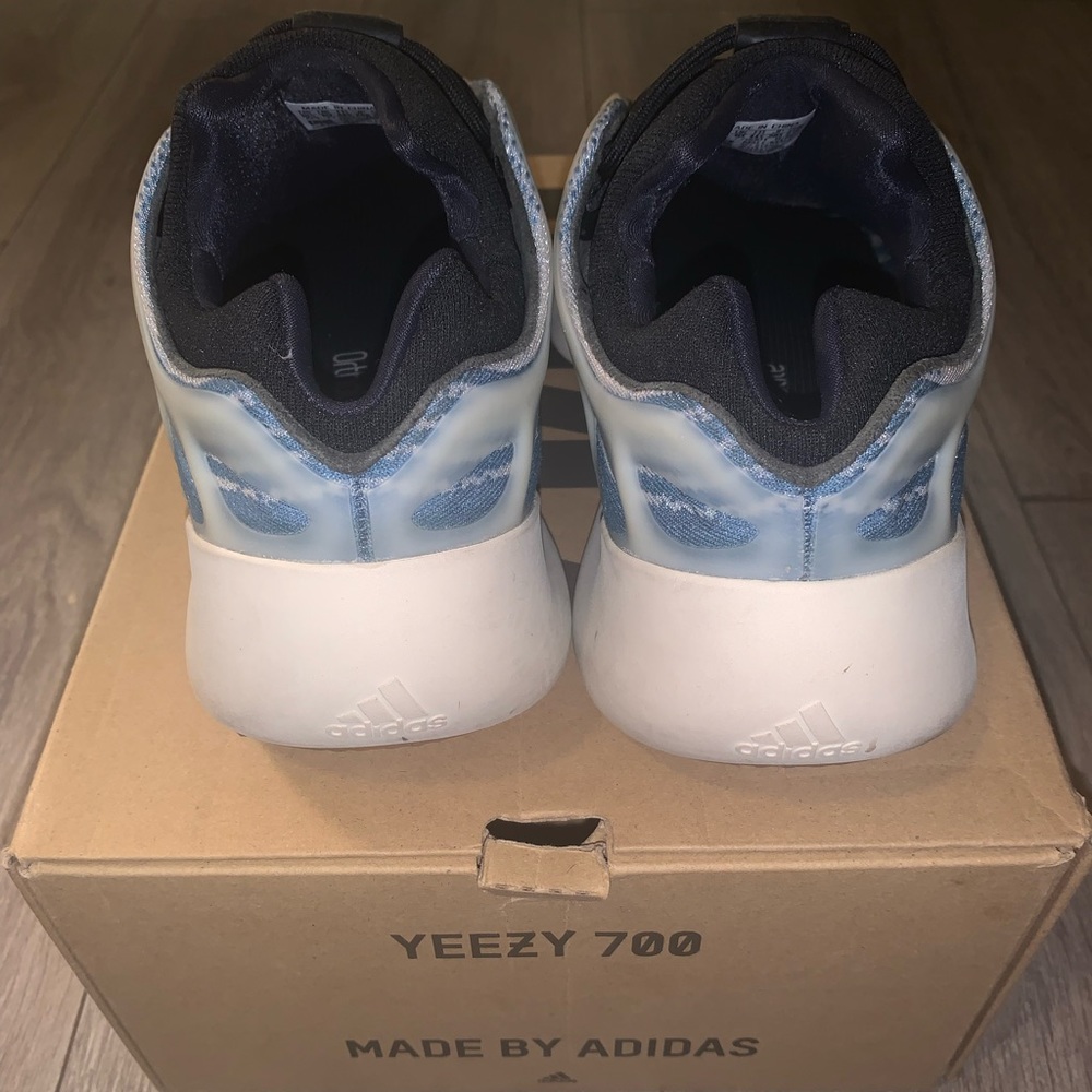 Yeezy 700 V3 "Kyanite" sneakers - Picture 2 of 8